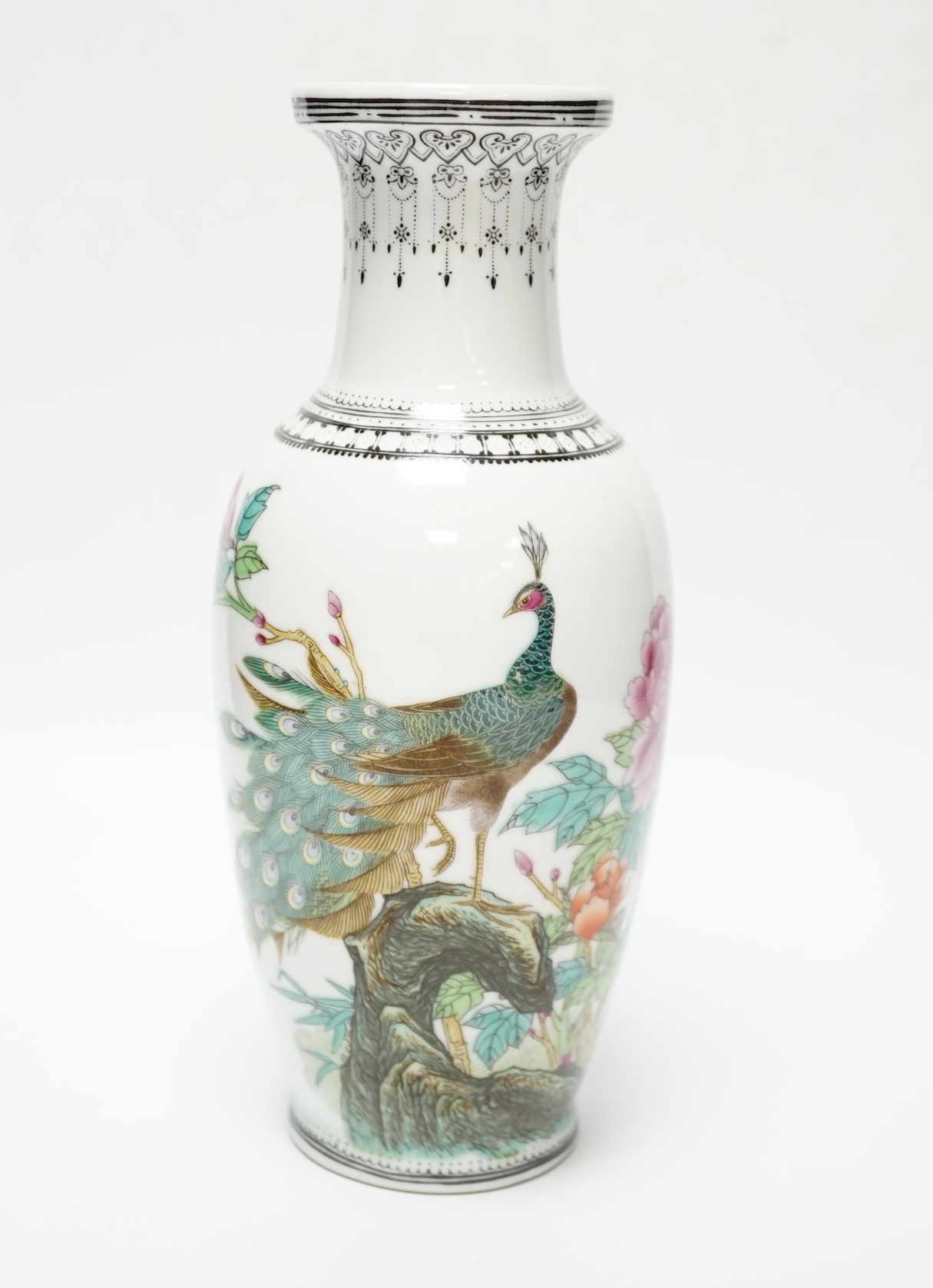 A Chinese famille rose vase, 25cm